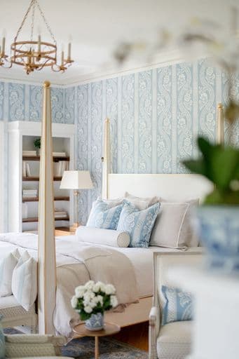 Stunning 4 poster bed
