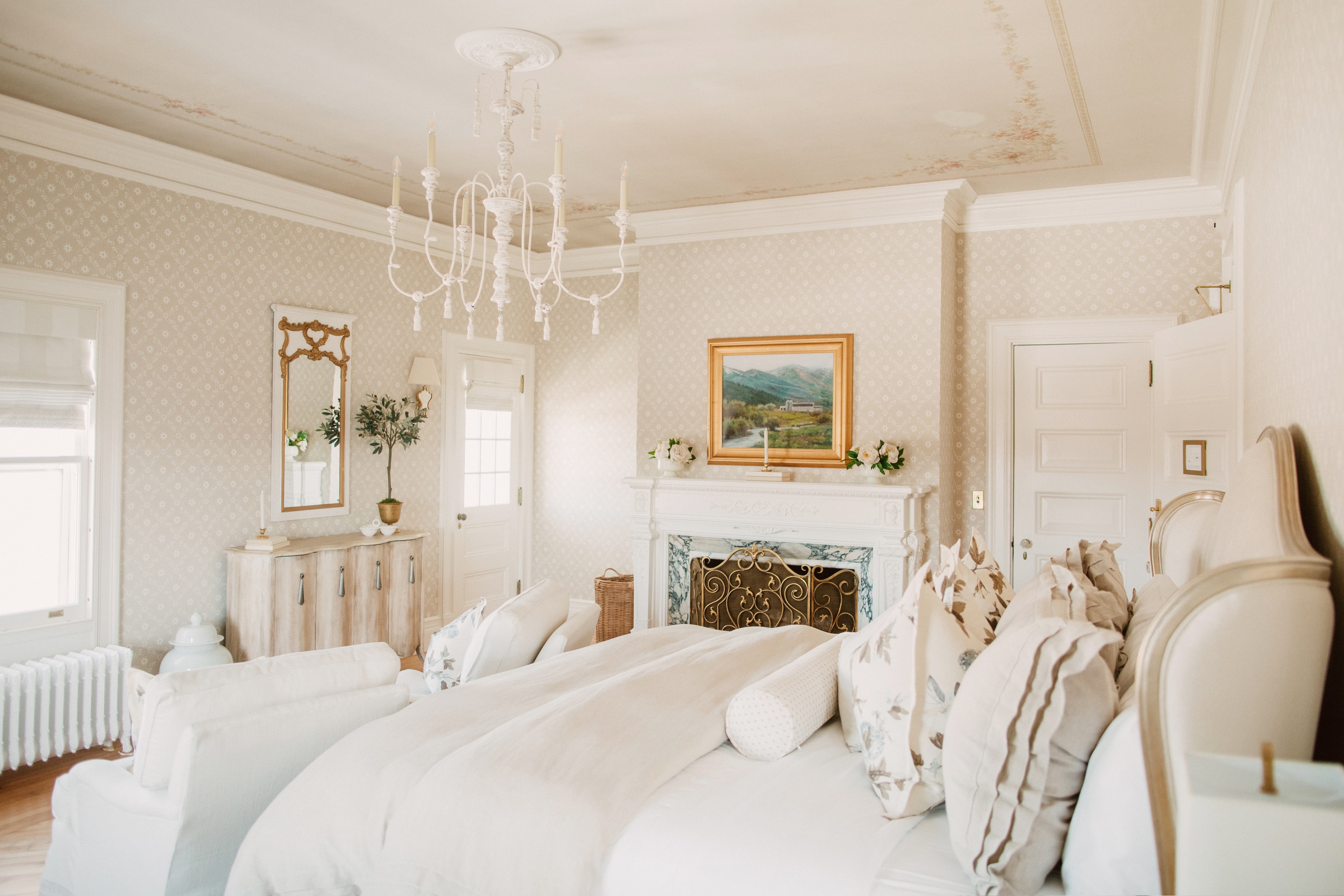 Stunning gold bed